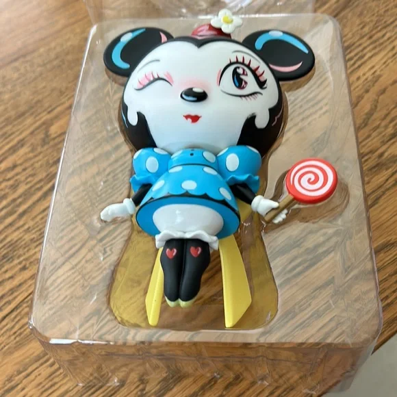 Disney’s showcase collection featuring miss Mindy vinyl - Picture 8 of 10